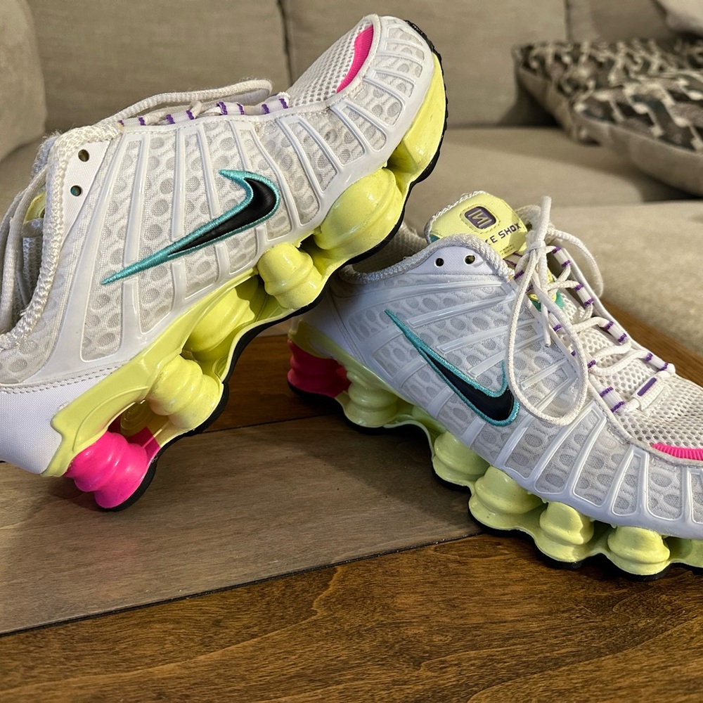 Women’s Nike Shox size 8 athletic shoes pre-owned